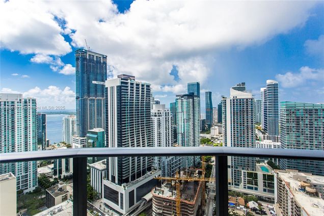 45 SW 9th St Unit 3803