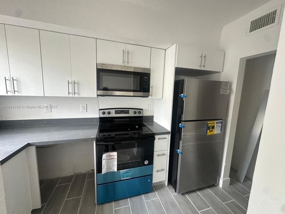 8325 NW 5th Ave Unit 8325