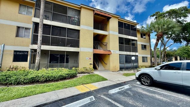 3017 N Oakland Forest Dr Unit 103