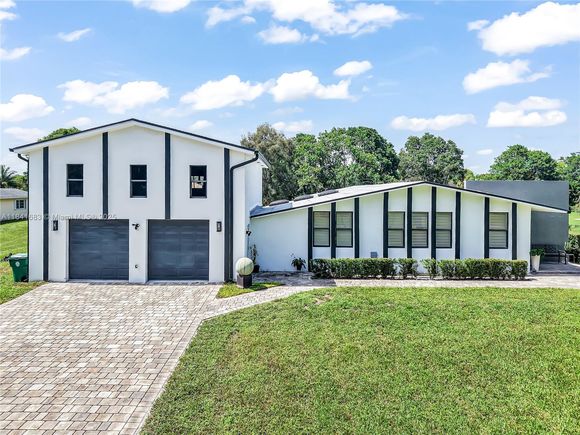 17101 SW 48th St Southwest Ranches, FL House Active - Photo 1 of 40. Opens carousel modal