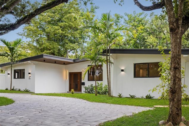 2180 NE 190th Ter Miami, FL House Active - Photo 1 of 35. Opens carousel modal