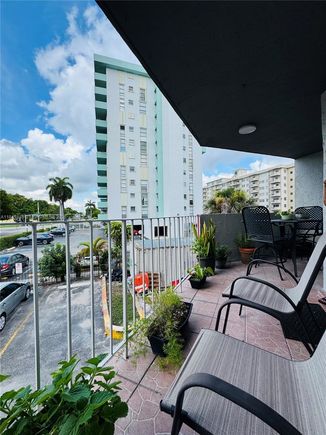 1750 W 46th St Unit 210