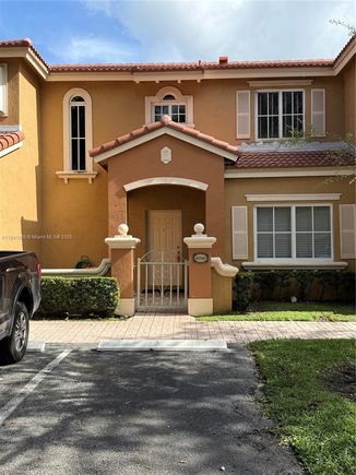 8424 NW 139th Ter Unit 2705
