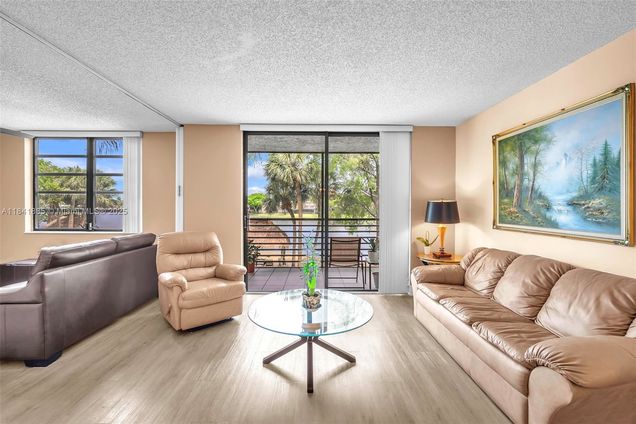 1101 Colony Point Cir Unit 207