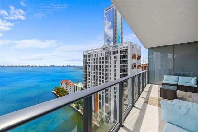 460 NE 28th St Unit 1605