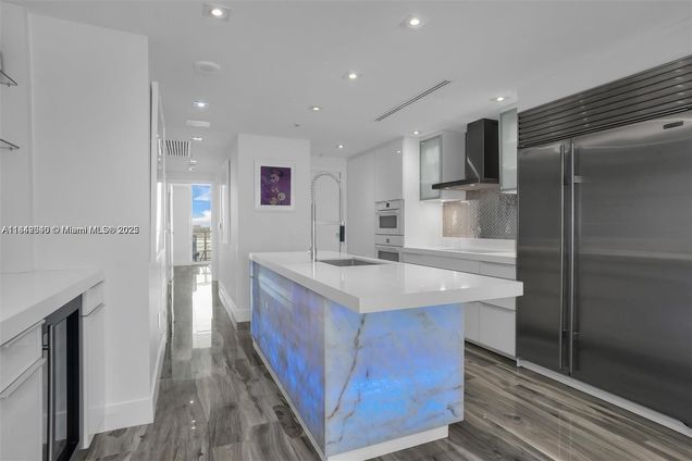 3801 Collins Ave Unit 1104