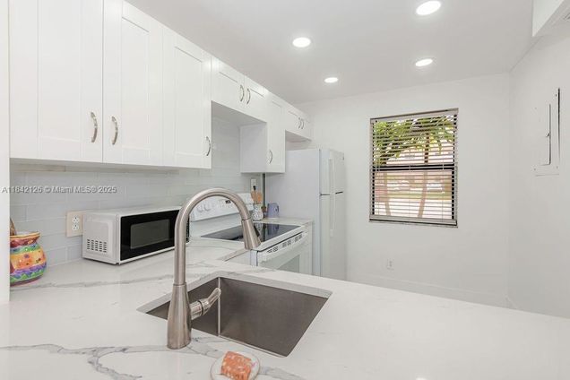 10434 Sunrise Lakes Blvd Unit 109