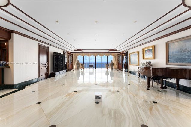 5757 Collins Ave Unit PH-4