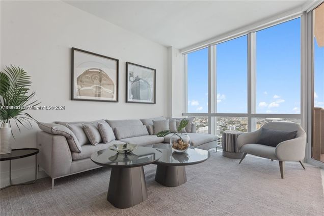 851 NE 1st Ave Unit 2906