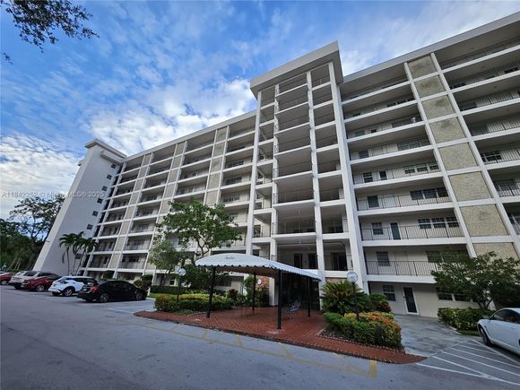 3250 N Palm Aire Dr Unit 710