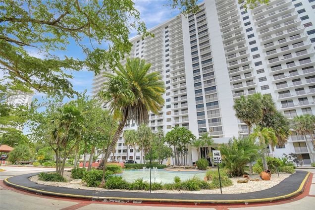 210 174th St Unit 1617