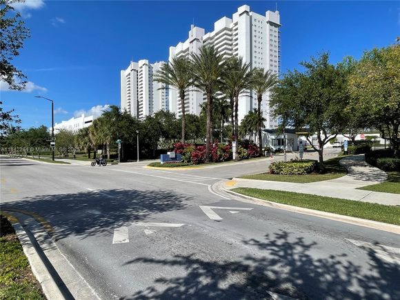 14951 Royal Oaks Ln Unit 808