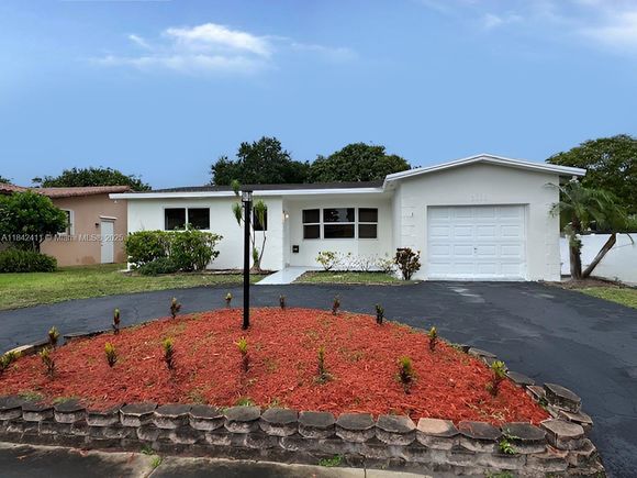 2030 N 54th Ave Hollywood, FL House Active - Photo 1 of 28. Opens carousel modal
