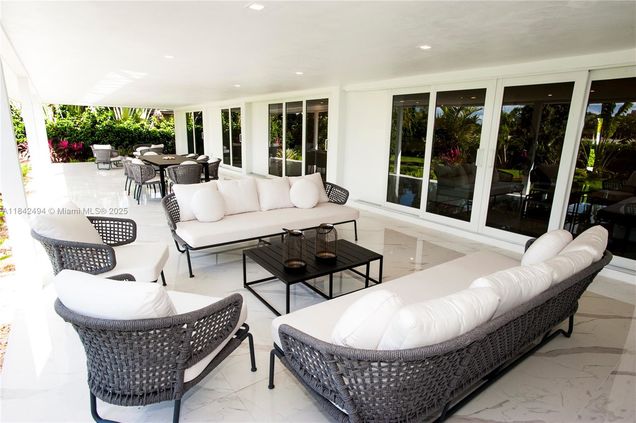 1001 Diplomat Pkwy