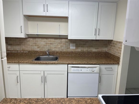 14221 N Kendall Dr Unit 209C