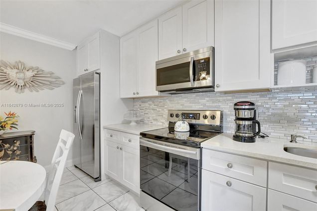 588 Trace Cir Unit 211