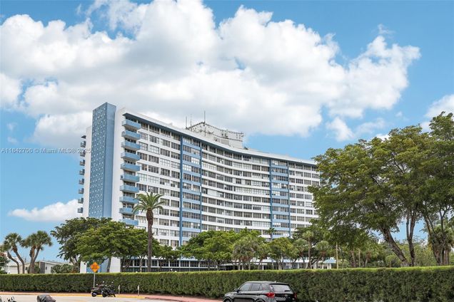 7441 Wayne Ave Unit 2B