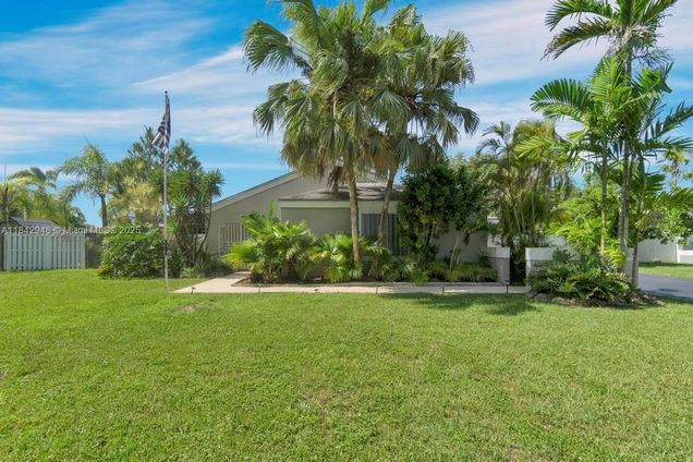 15391 SW 155th Ter Miami, FL House Active - Photo 1 of 44. Opens carousel modal