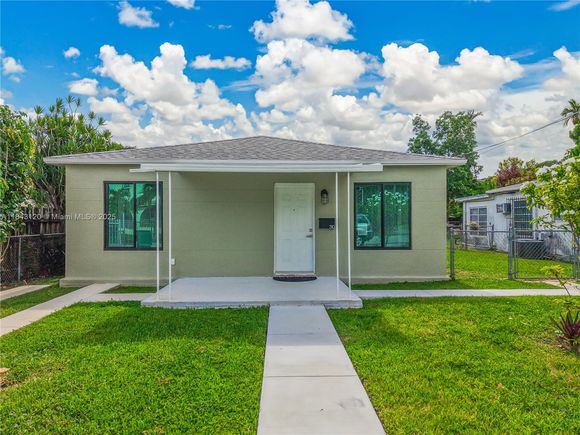 310 SW 31st Ct