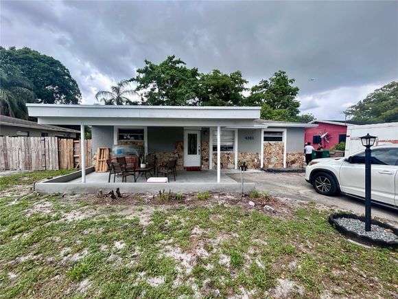 4161 SW 56th Ter Davie, FL House Active - Photo 1 of 5. Opens carousel modal