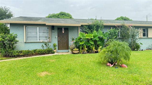 1912 SW 97th Ter Miramar, FL House Active - Photo 1 of 20. Opens carousel modal