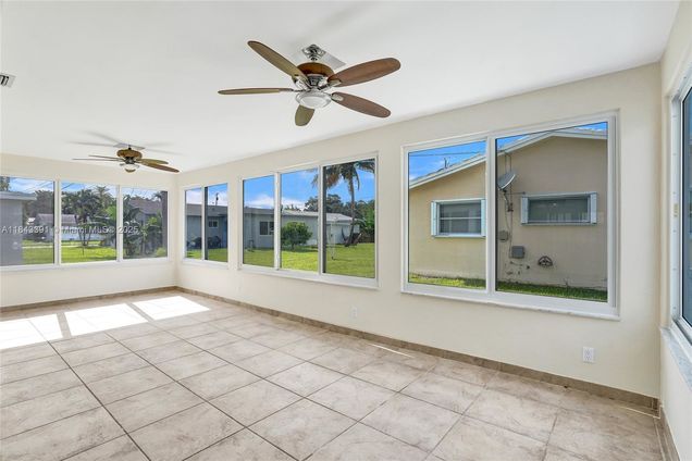 2707 NW 54th St