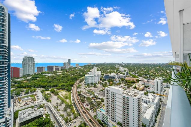 79 SW 12th St Unit 3804-S