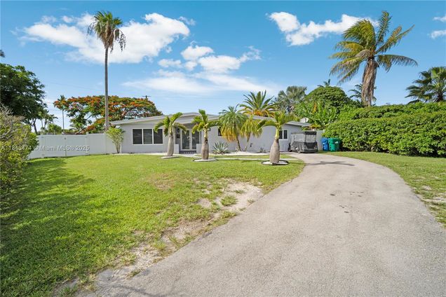 9025 SW 199th St Cutler Bay, FL House Active - Photo 1 of 35. Opens carousel modal