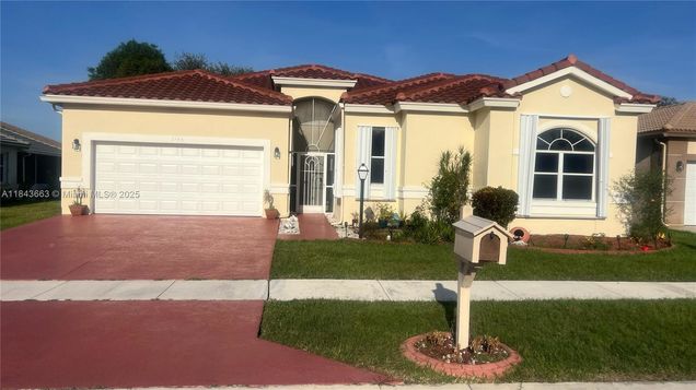 3746 Spring Crest Ct Lake Worth, FL House Active - Photo 1 of 14. Opens carousel modal