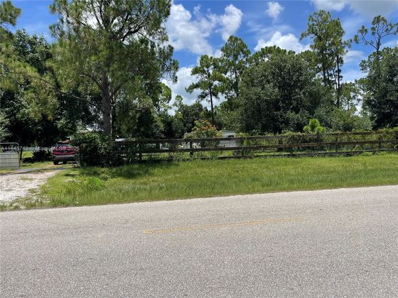551 Ave Del Sur Clewiston, FL House Active - Photo 1 of 47. Opens carousel modal