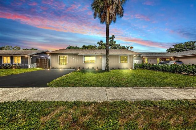 7615 SW 8th Ct North Lauderdale, FL House Active - Photo 1 of 34. Opens carousel modal
