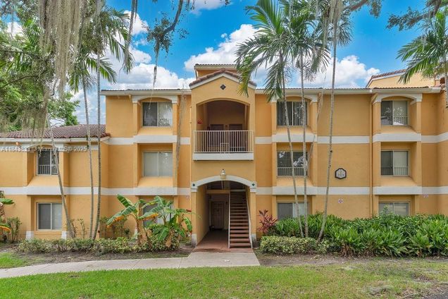 2321 NW 33rd St Unit 215