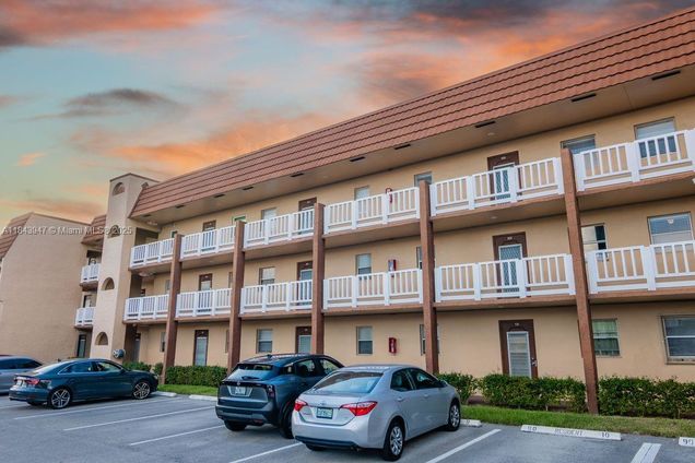 2711 N Pine Island Rd Unit 211