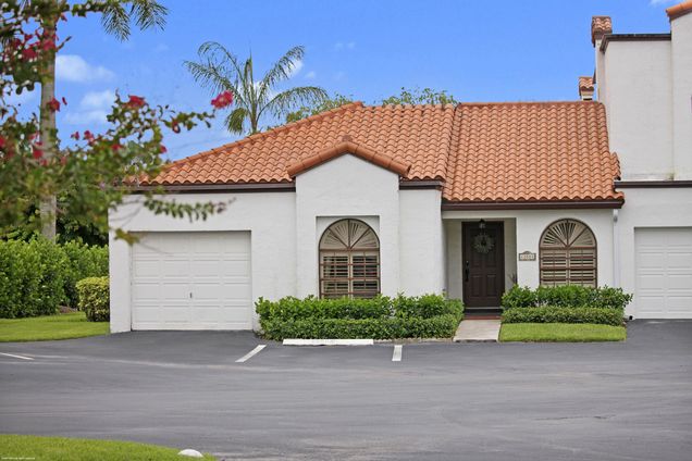 13504 Fountain View Boulevard Wellington, FL Townhouse Active - Photo 1 of 33. Opens carousel modal