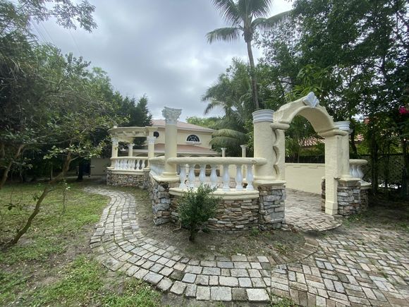 8090 Dillman Rd Road