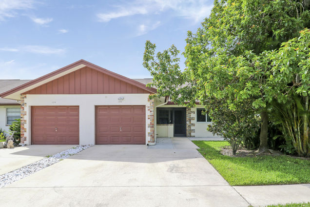 106 S Moccasin Trail