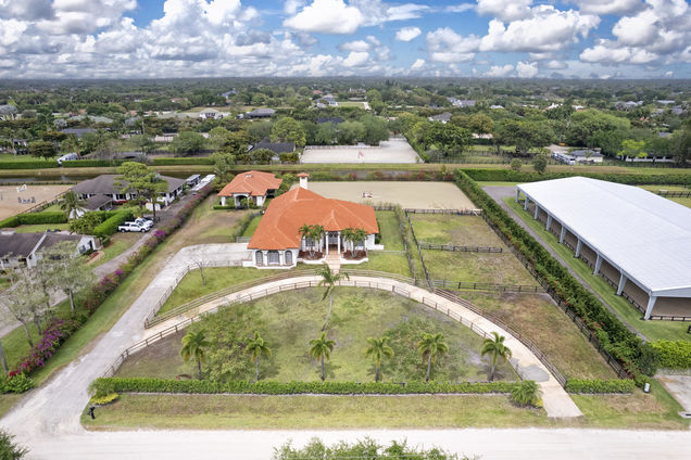 14367 Belmont Trace Wellington, FL House Contingent - Photo 1 of 34. Opens carousel modal