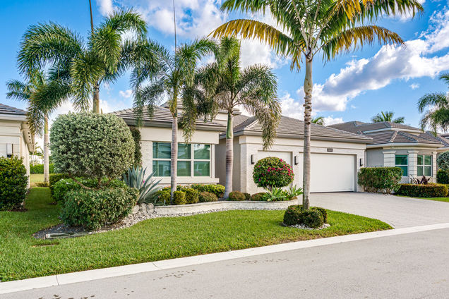 9237 Seahorse Bay Dr