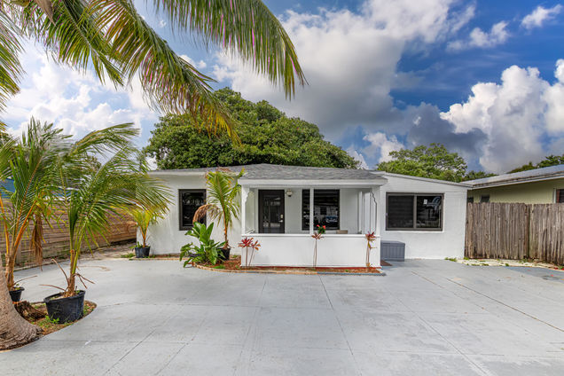 1329 NW 4 Avenue