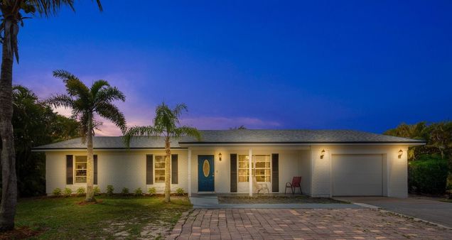 708 NW Floresta Drive