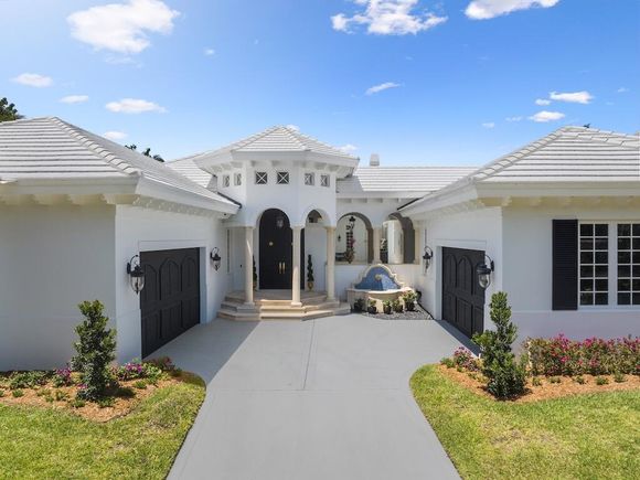 7 Beachside Drive
