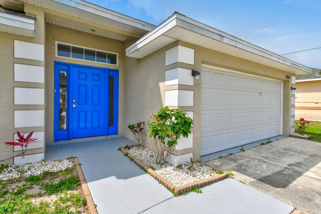 880 SW Jennifer Terrace