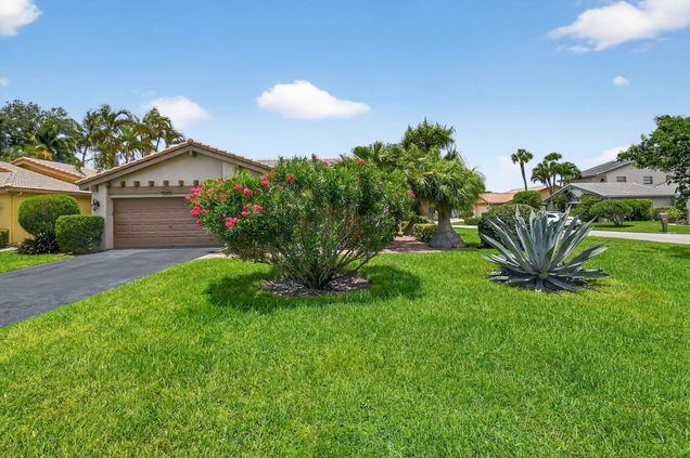 5743 Lakeview Mews Circle Boynton Beach, FL House Active - Photo 1 of 61. Opens carousel modal