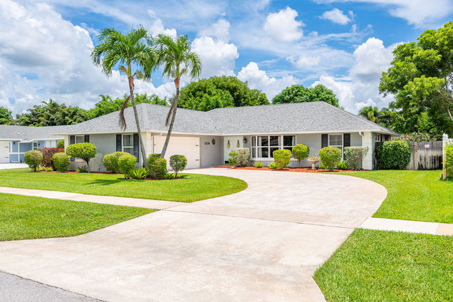 11729 Greenbriar Circle Wellington, FL House Active - Photo 1 of 23. Opens carousel modal