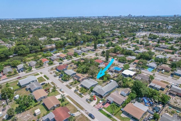 700 NW 2nd Way Deerfield Beach, FL House Active - Photo 1 of 11. Opens carousel modal