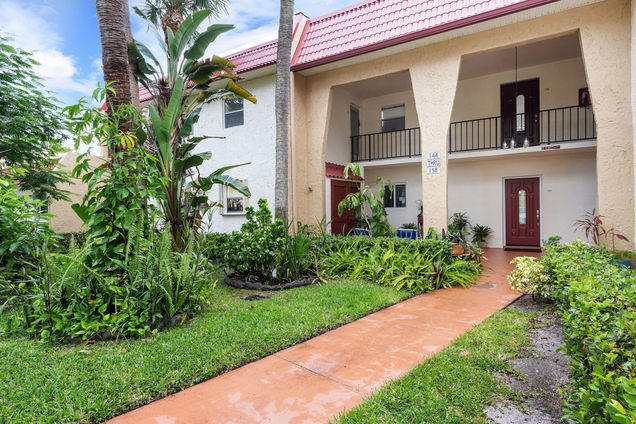 146 Lake Evelyn Drive West Palm Beach, FL Condo Active - Photo 1 of 17. Opens carousel modal
