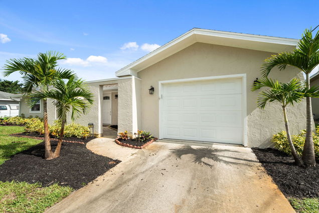 372 SE Oakridge Drive