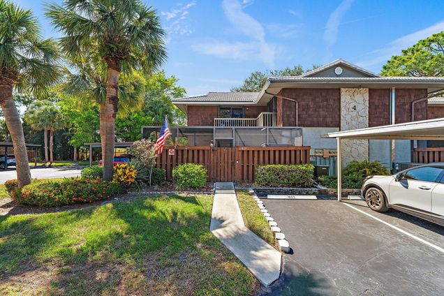 402 SE Castle Court Unit B