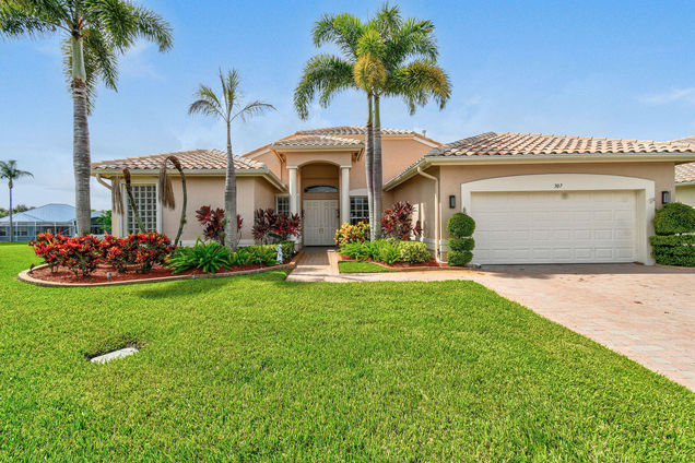307 NW Bayside Court