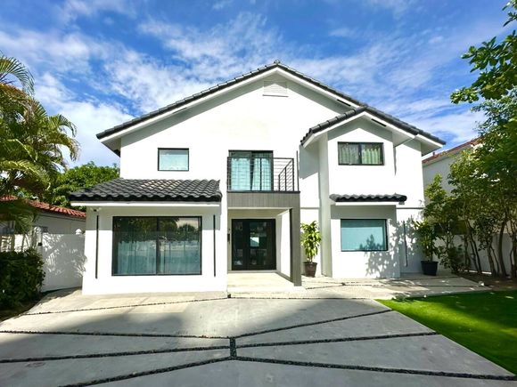2724 N Ocean Boulevard